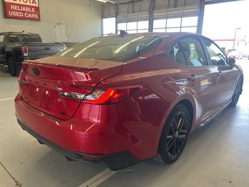 Used 2025 Toyota Camry SE w/ Convenience Package image 4