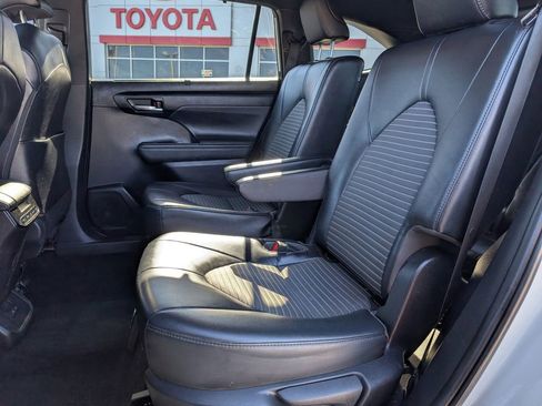 Used 2022 Toyota Highlander XSE image 31