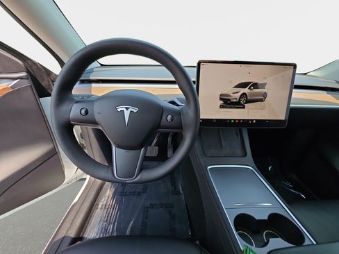 Used 2023 Tesla Model Y Long Range AWD/4WD image 18