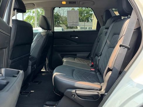 Used 2023 Nissan Pathfinder Platinum w/ Lighting Package (N93) AWD/4WD image 13