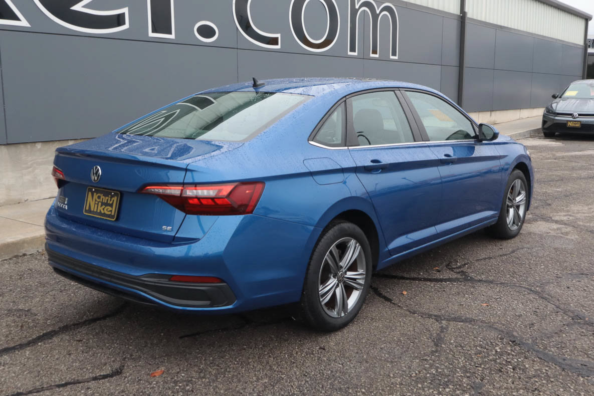 Used 2024 Volkswagen Jetta SE FWD image 6