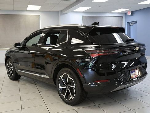 New 2025 Chevrolet Equinox EV LT image 8