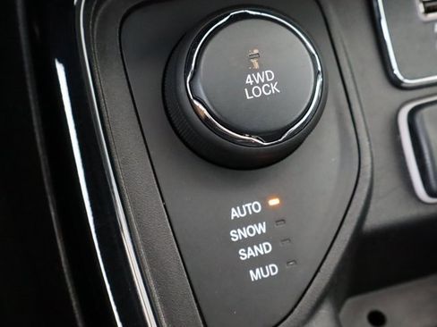 Used 2019 Jeep Compass Limited image 33