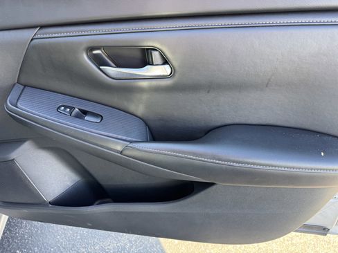 Used 2023 Nissan Sentra SV image 9