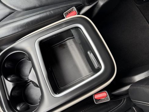 Used 2022 Chrysler Pacifica Touring-L image 28