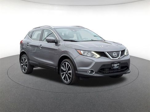 Used 2019 Nissan Rogue Sport SL image 3