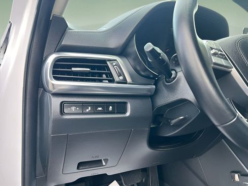 Used 2022 Kia Telluride LX image 11