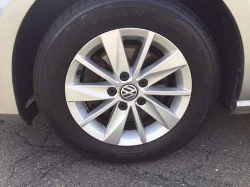 Used 2016 Volkswagen Golf S FWD image 39