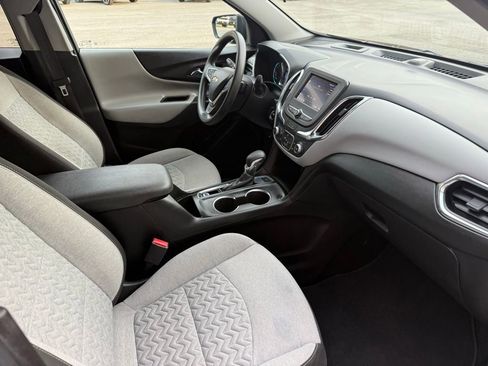 Used 2022 Chevrolet Equinox LS w/ LS Convenience Package image 14