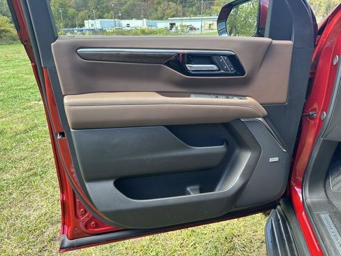 New 2026 Chevrolet Suburban High Country w/ Sun And Tow Package image 6