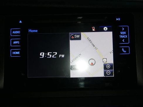 Used 2017 Toyota Sienna SE Premium image 36