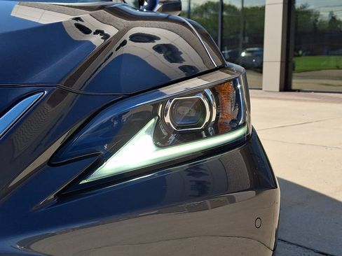 Certified 2025 Lexus ES 300h w/ Technology Package FWD image 9