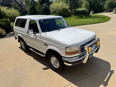 Used 1993 Ford Bronco XLT AWD/4WD image 32