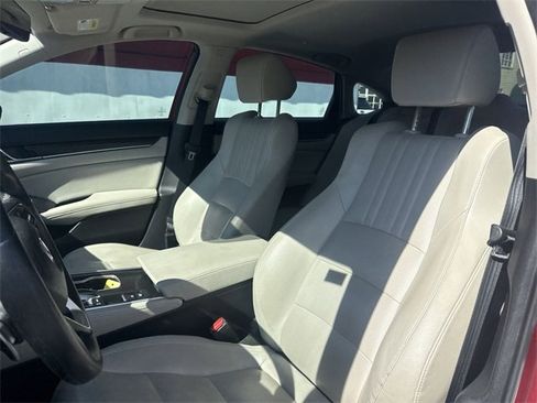 Used 2018 Honda Accord Touring image 11