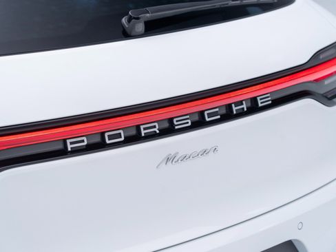 Certified 2019 Porsche Macan image 13