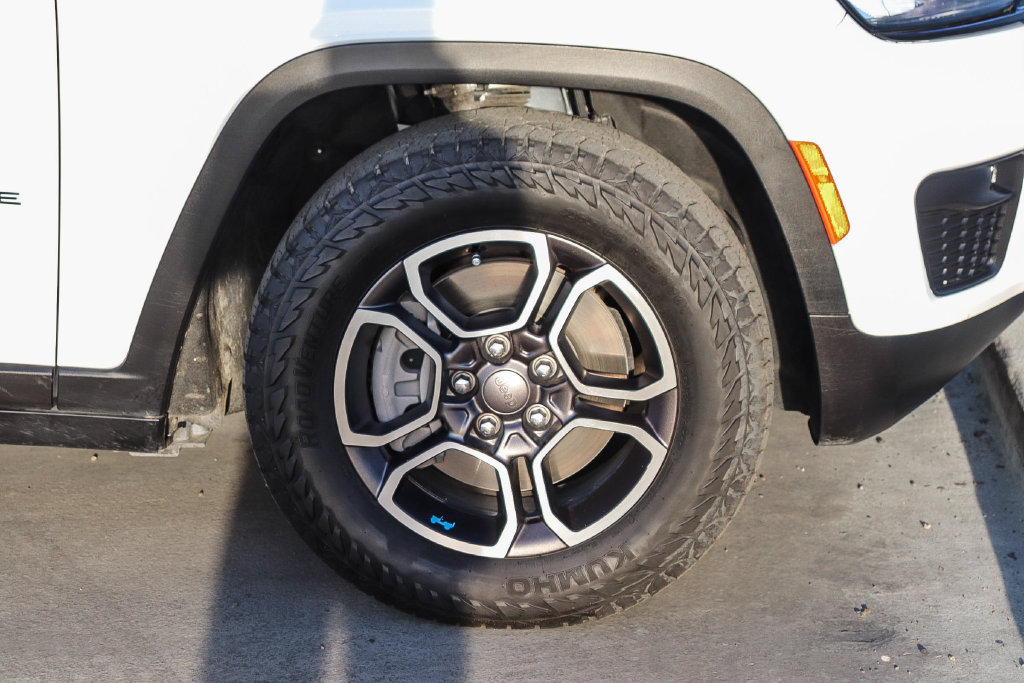 Used 2024 Jeep Grand Cherokee Trailhawk AWD/4WD image 11