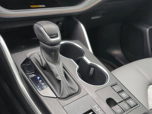 Used 2023 Toyota Highlander Bronze Edition image 15