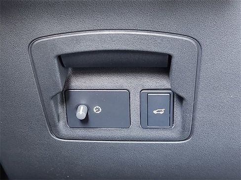 New 2025 Land Rover Range Rover Velar Dynamic SE image 21