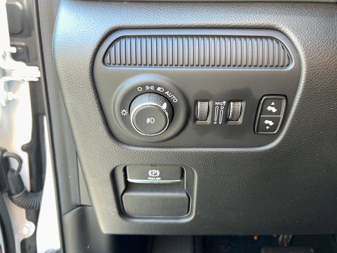 Used 2024 Jeep Wagoneer L Series II w/ Flexible Seating Group AWD/4WD image 14