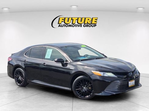 Used 2020 Toyota Camry XLE FWD image 1