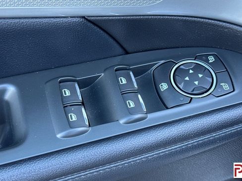 Used 2017 Ford Explorer XLT AWD/4WD image 12