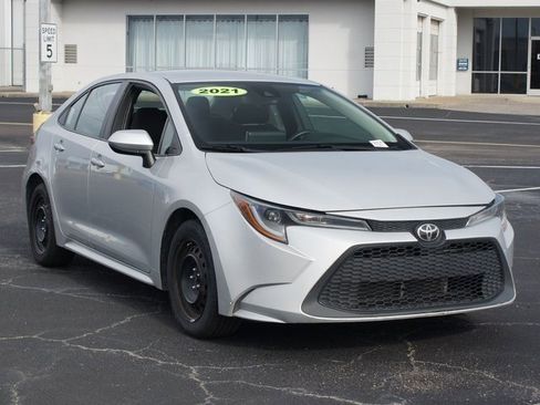 Used 2021 Toyota Corolla LE image 16