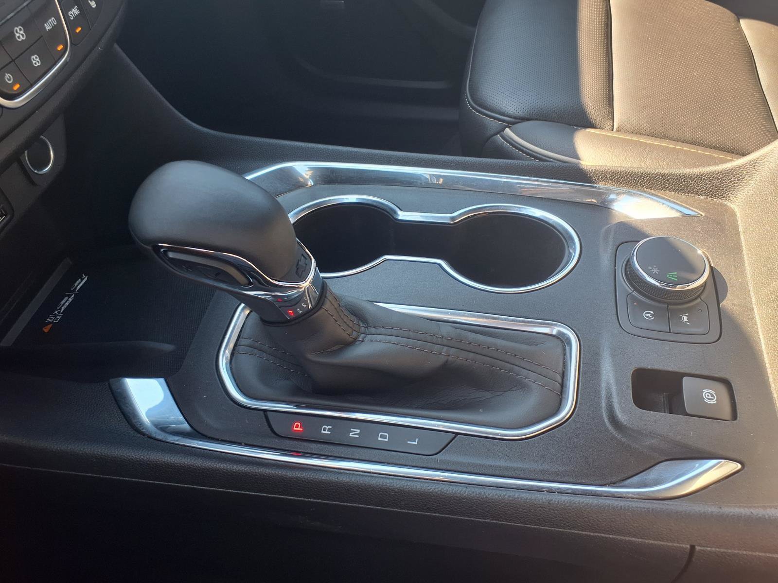 Used 2023 Chevrolet Traverse Premier FWD image 17