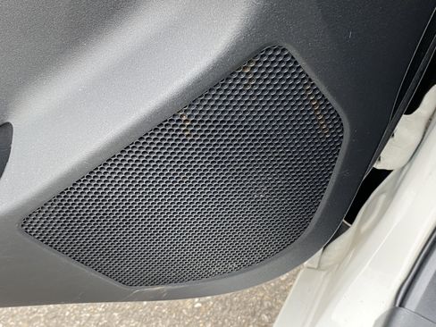 Used 2009 Toyota Yaris 4-Door Hatchback image 29