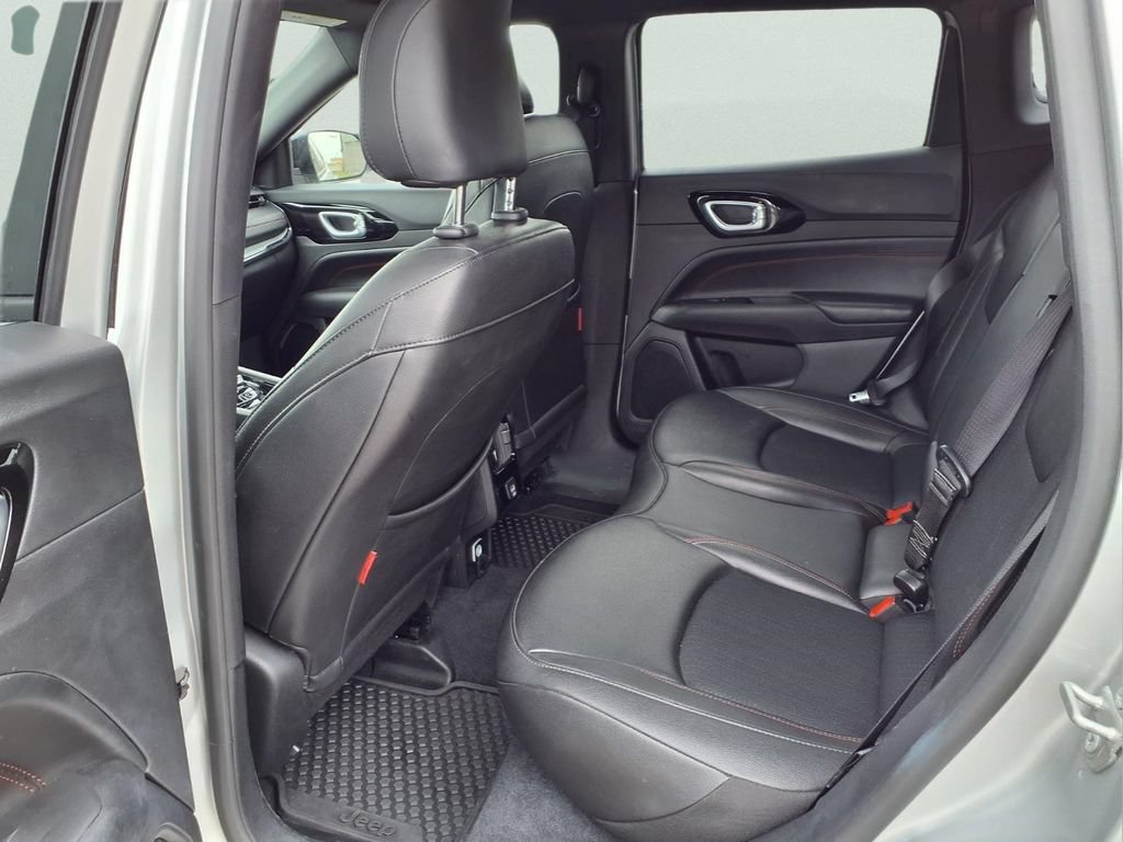 Used 2025 Jeep Compass Trailhawk AWD/4WD image 25