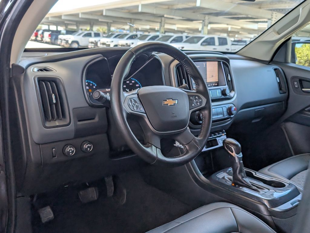 Used 2022 Chevrolet Colorado Z71 w/ Z71 Midnight Edition AWD/4WD image 4