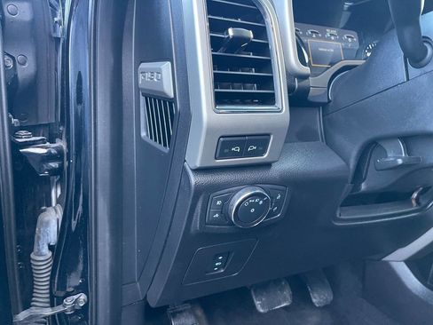 Used 2017 Ford F150 Lariat image 21