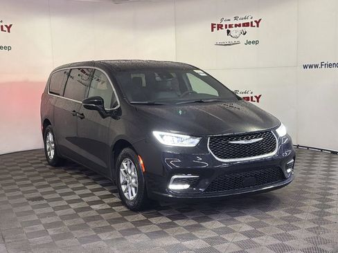New 2026 Chrysler Pacifica Select FWD image 2