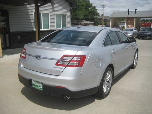 Used 2018 Ford Taurus Limited FWD image 8