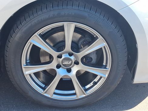 Used 2019 Toyota Sienna SE FWD image 8