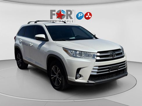 Used 2019 Toyota Highlander Plus FWD image 7