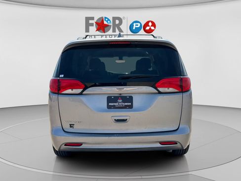 Used 2020 Chrysler Voyager Lxi image 4