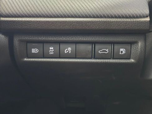 Used 2025 Toyota Camry SE image 28