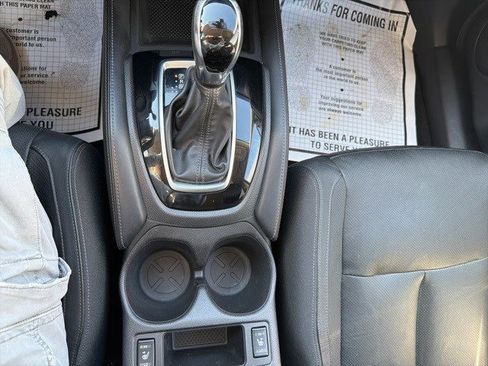 Used 2018 Nissan Rogue SL w/ Premium Package image 25