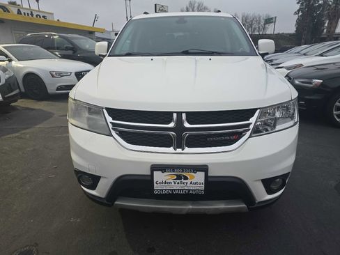 Used 2019 Dodge Journey SE w/ Premium Group image 3