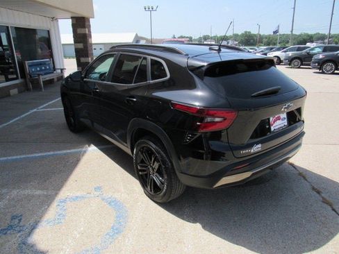 Used 2024 Chevrolet Trax ACTIV w/ Sunroof Package FWD image 7
