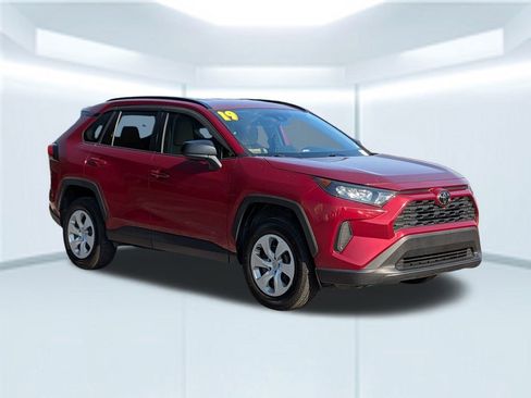Used 2019 Toyota RAV4 LE image 8