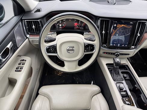 Used 2019 Volvo S60 T6 Inscription image 16