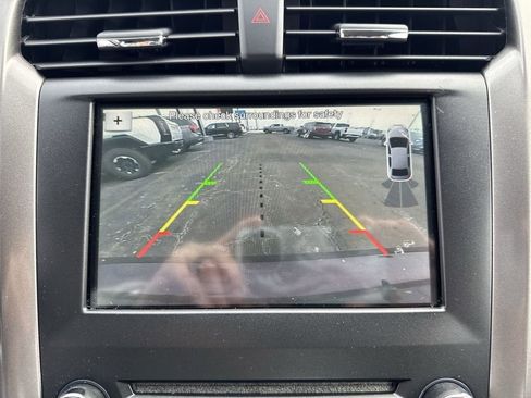 Used 2018 Ford Fusion SE w/ Fusion SE Technology Package image 14