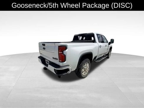 Used 2024 Chevrolet Silverado 2500 High Country w/ High Country Premium Package AWD/4WD image 5