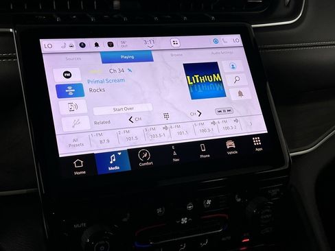 Certified 2024 Jeep Grand Cherokee L Limited w/ Luxury Tech Group II image 18