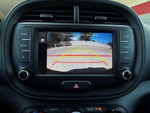 Used 2025 Kia Soul LX w/ LX Technology Package FWD image 29