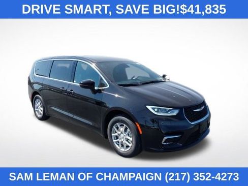 New 2026 Chrysler Pacifica Select image 1