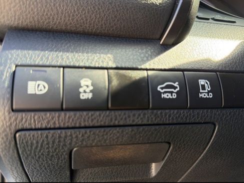 Used 2024 Toyota Camry SE image 10