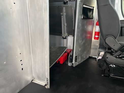 Used 2024 RAM ProMaster 3500 w/ Delivery Van Package FWD image 25