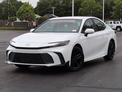 Used 2026 Toyota Camry SE AWD/4WD image 2